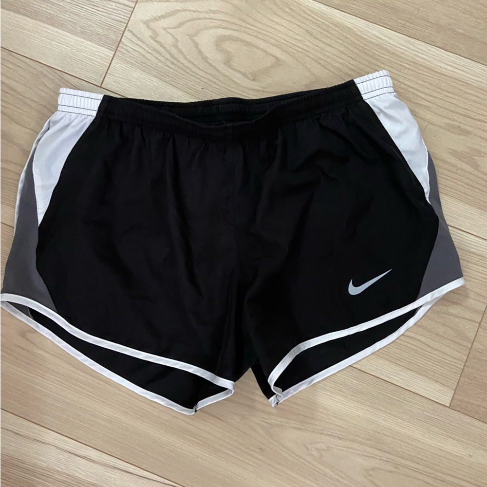 NWOT Nike tempo running shorts